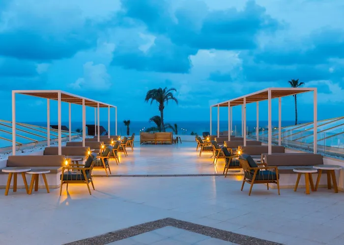 אתר נופש Leonardo Laura & Splash