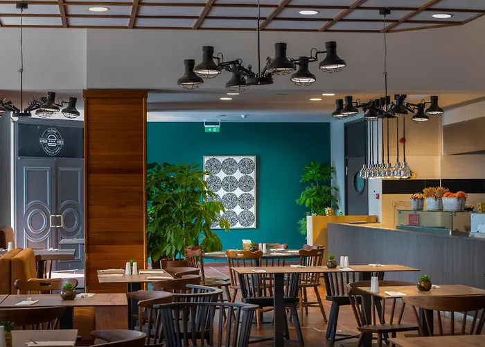 אתר נופש Leonardo Laura & Splash Klorakas