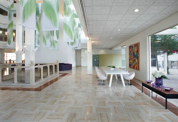 Leonardo Laura & Splash אתר נופש Klorakas