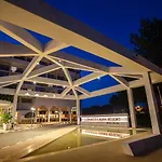 Leonardo Laura & Splash Resort Klorakas