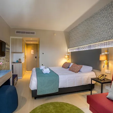 Leonardo Laura & Splash Resort Klorakas