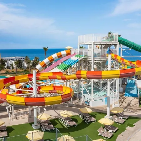 Leonardo Laura & Splash Rezort 4*