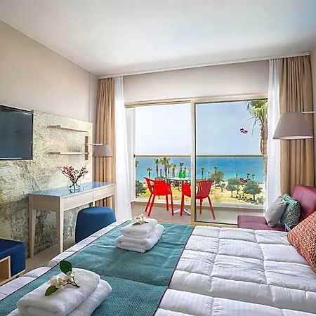 Leonardo Laura & Splash Resort 4*
