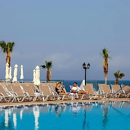 Leonardo Laura & Splash Resort Klorakas