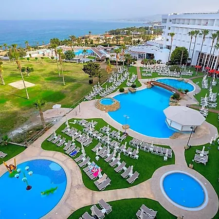 Leonardo Laura & Splash Resort Klorakas