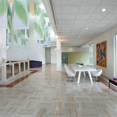 Leonardo Laura & Splash Resort Klorakas