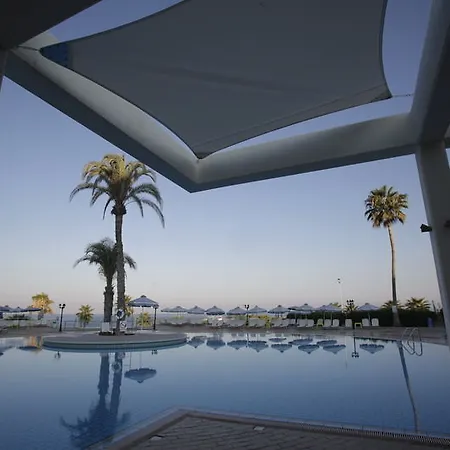 リゾート Leonardo Laura & Splash 4*