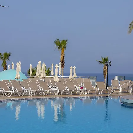 Leonardo Laura & Splash Complex Klorakas