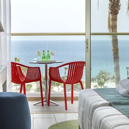 Leonardo Laura & Splash 4*