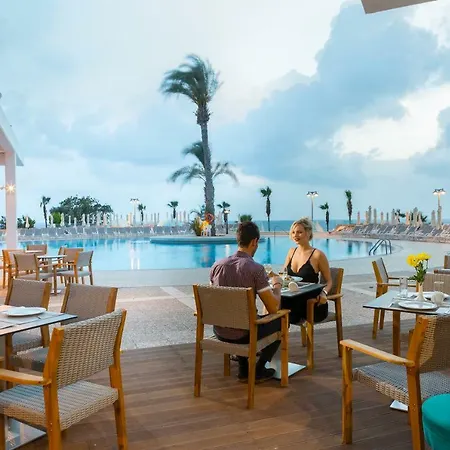 Leonardo Laura & Splash Resort