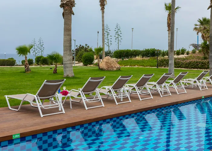 Leonardo Laura Beach&splash Resort Klorakas