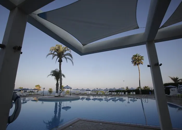 Rezort Leonardo Laura & Splash 4*