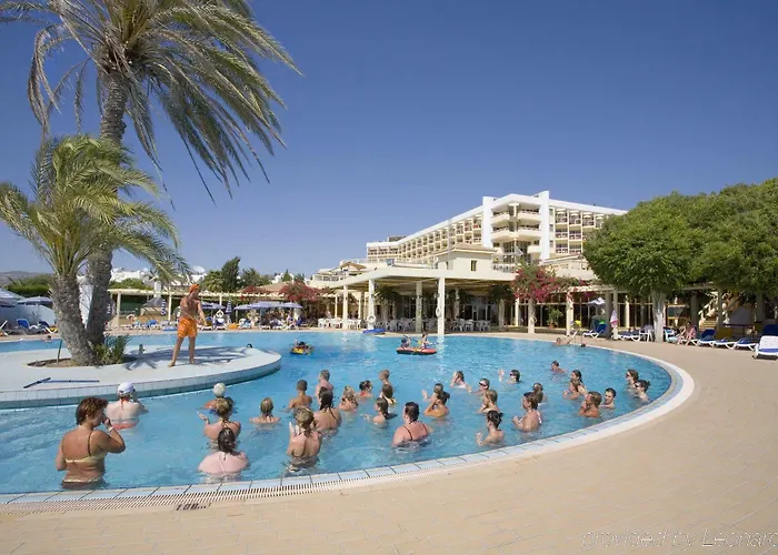 Leonardo Laura & Splash Resort Klorakas