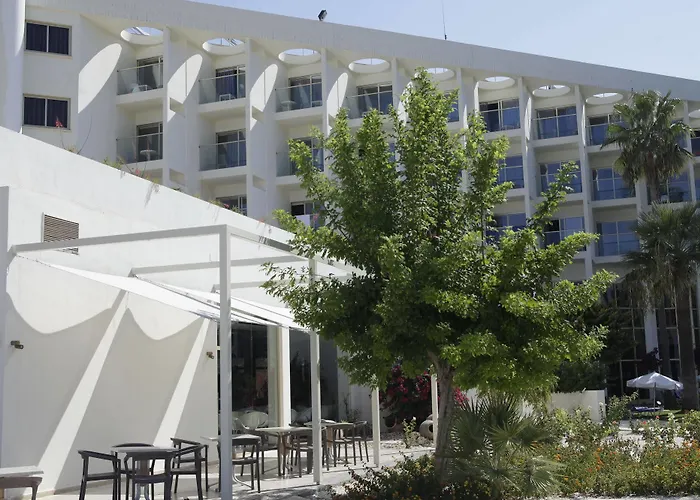 Leonardo Laura & Splash 4* Klorakas