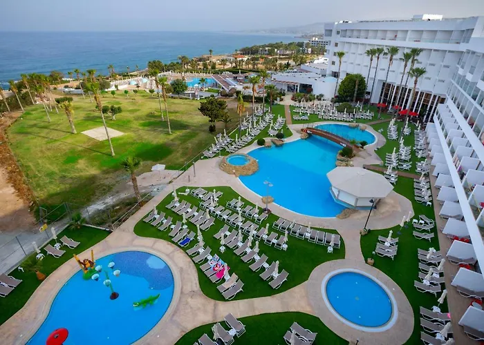 Leonardo Laura Beach&splash 4* Klorakas